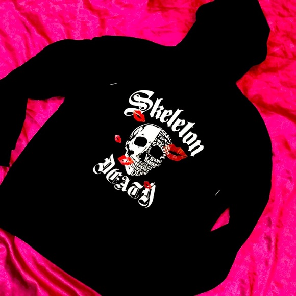 Hot Topic Sweaters - Deadly Kiss Hoodie 💋